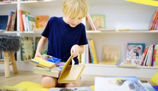 Cum să creezi o bibliotecă acasă care să-l facă pe copil să iubească cititul