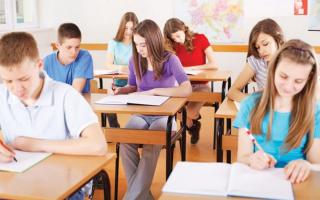 Se schimbă totul. Când primesc elevii bursele școlare în mai și ce sumă le intră în conturi . Anunțul Ministerului Educației