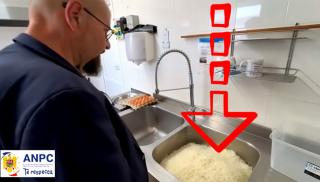 Cum se fac tăițeii în restaurantele chinezești, de fapt? Ce a putut găsi PIEDONE într-un local asiatic din București