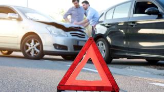 Se schimbă Codul Rutier, triunghiurile reflectorizante nu mai sunt ce au fost odată. Noua dotare obligatorie