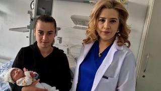 Povestea unică a gemenilor născuți prematur, la Spitalul Universitar. Cum a reușit echipa de medici să salveze un caz care părea imposibil EXCLUSIV