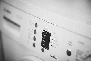 Temperatura la care să speli lenjeriile de pat pentru a scăpa de acarieni. Trucul hotelurilor de lux