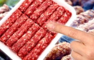 Rolul pe care îl are hârtia de sub micii din caserolă. Nu e pentru a-i separa