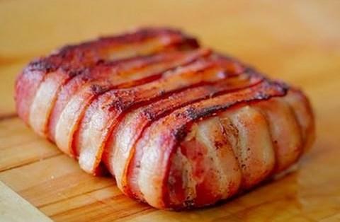 Sandviș savuros, în bacon delicios! Înnebunești de plăcere dacă guști! Cum se face minunea?