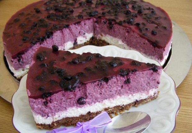 Te lingi pe degete! Cheesecake cu afine: o prăjitură delicioasă, foarte uşor de făcut, care nu necesită coacere!
