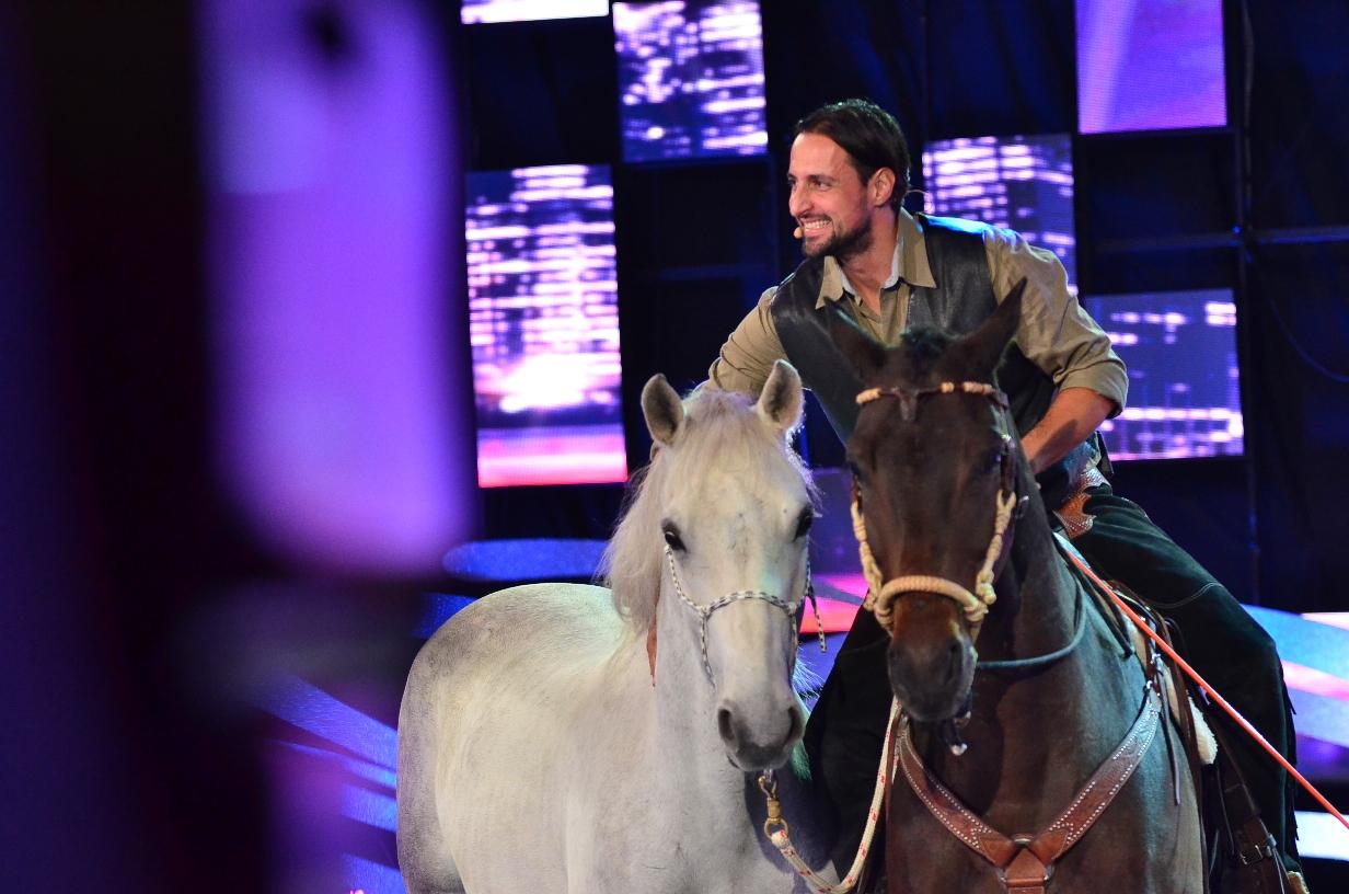 Actorul Denis Ştefan şi cei doi cai minunaţi ai săi au impresionat juriul de la 