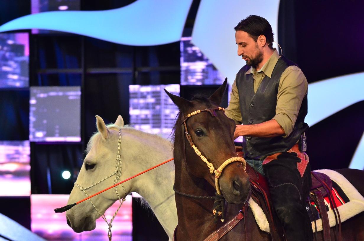 Actorul Denis Ştefan şi cei doi cai minunaţi ai săi au impresionat juriul de la 