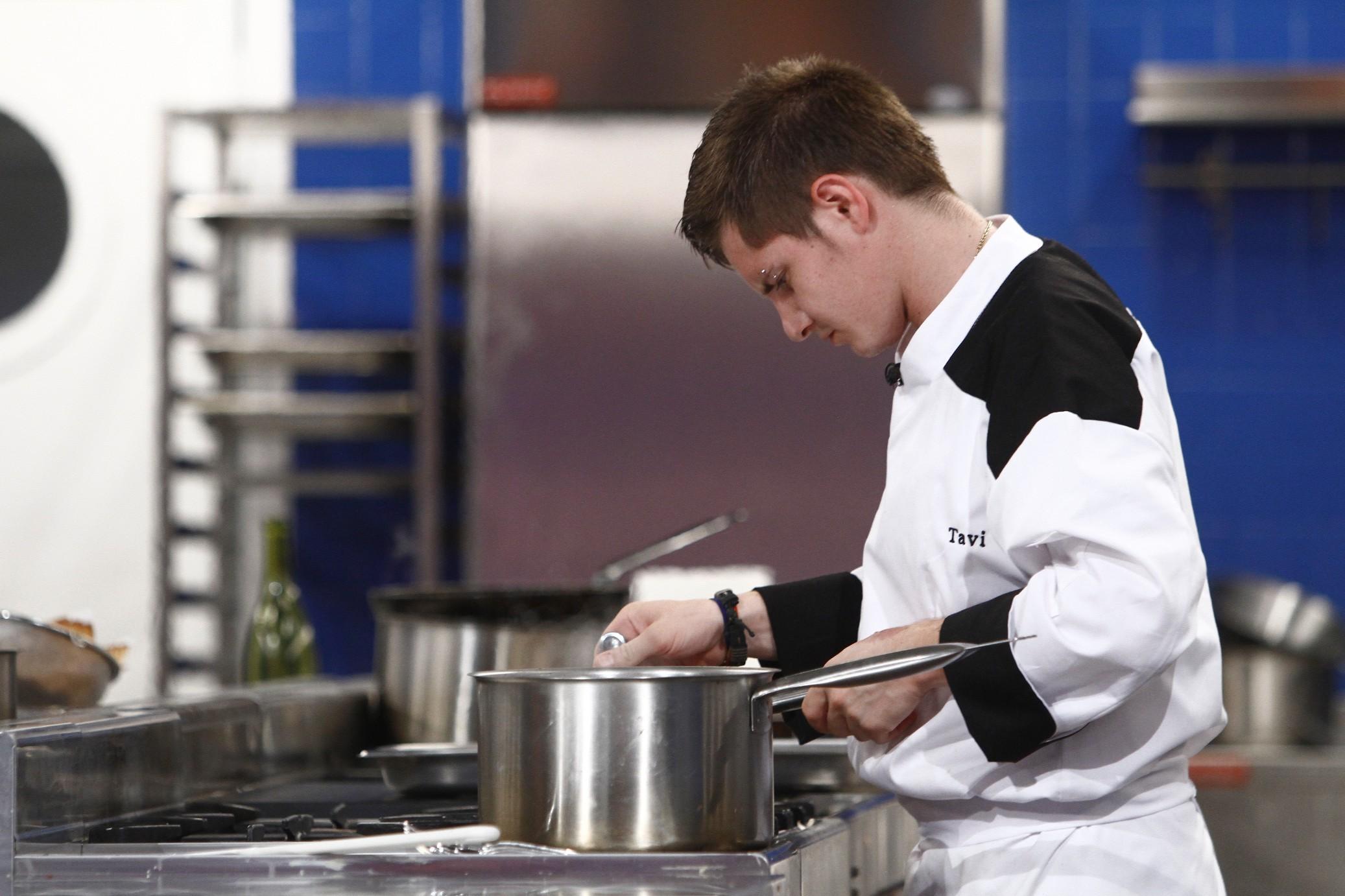 Ultimii șase concurenți se întrec în farfurii semnătură  la ”Hell’s Kitchen – Iadul Bucătarilor”