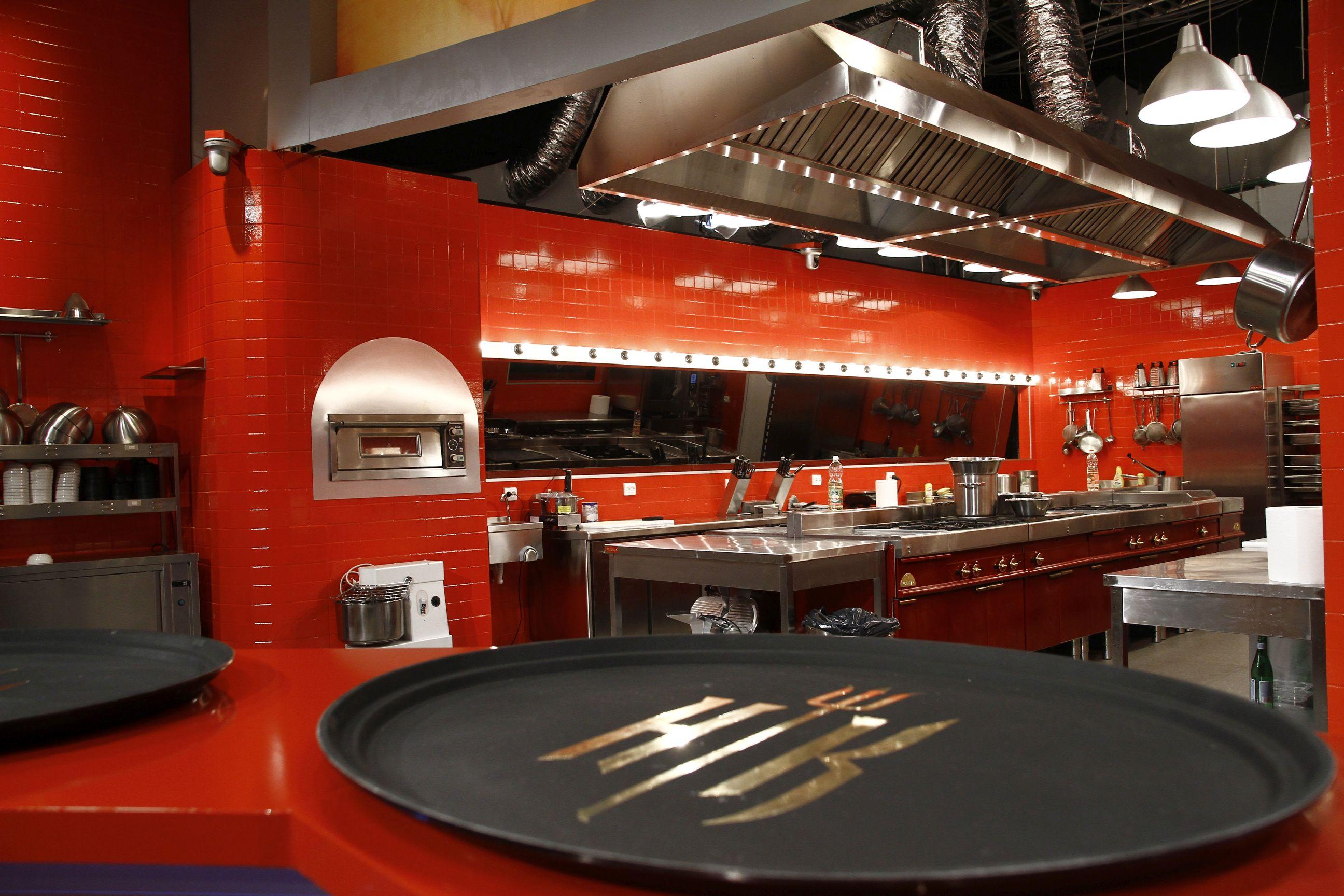 De la “Hell’s Kitchen – Iadul Bucătarilor” SCAPĂ CINE POATE! Cel mai tare restaurant își deschide portile pe 22 septembrie!
