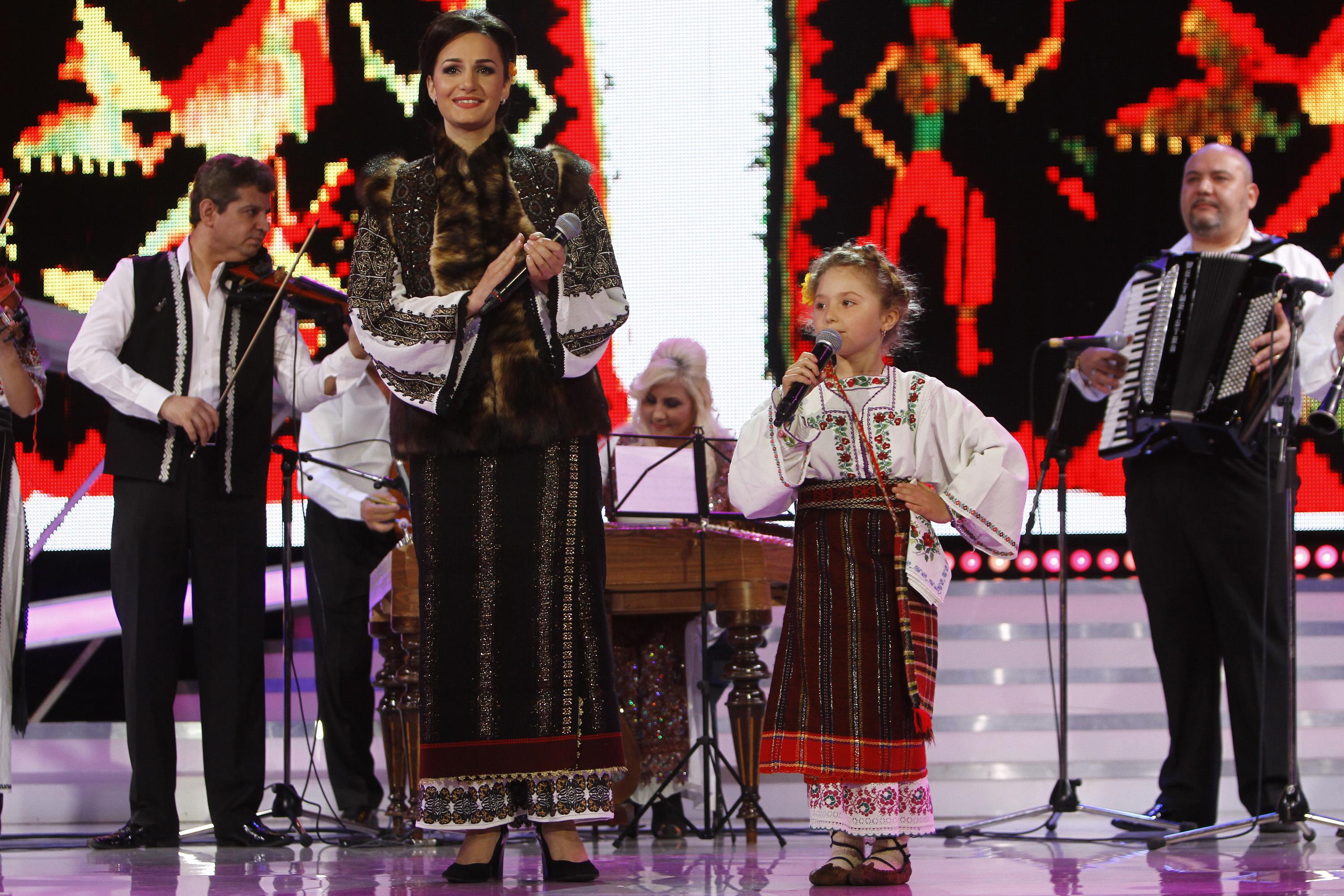 Trandafiiiir de la Moldova! Daria şi Viorica Macovei, împreună pe scena 
