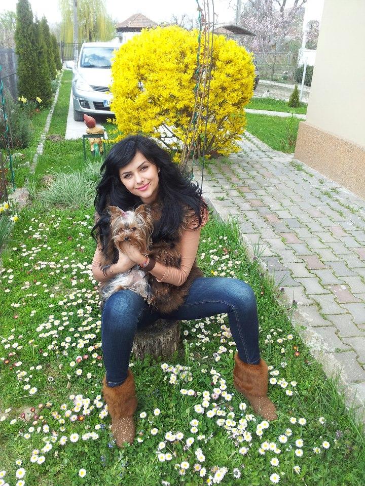 O vedeți de marți, 16 septembrie: Andra Ungureanu, asistenta lui Dan Negru, are patru câini, o pisică și un rățoi
