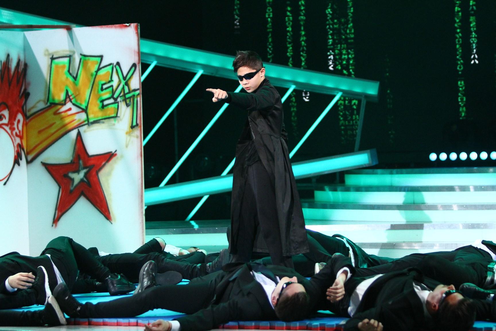 “Matrix” revine în marea finală “Next Star”. Robert, campion mondial la arte marțiale mixte, recreează o scenă celebră