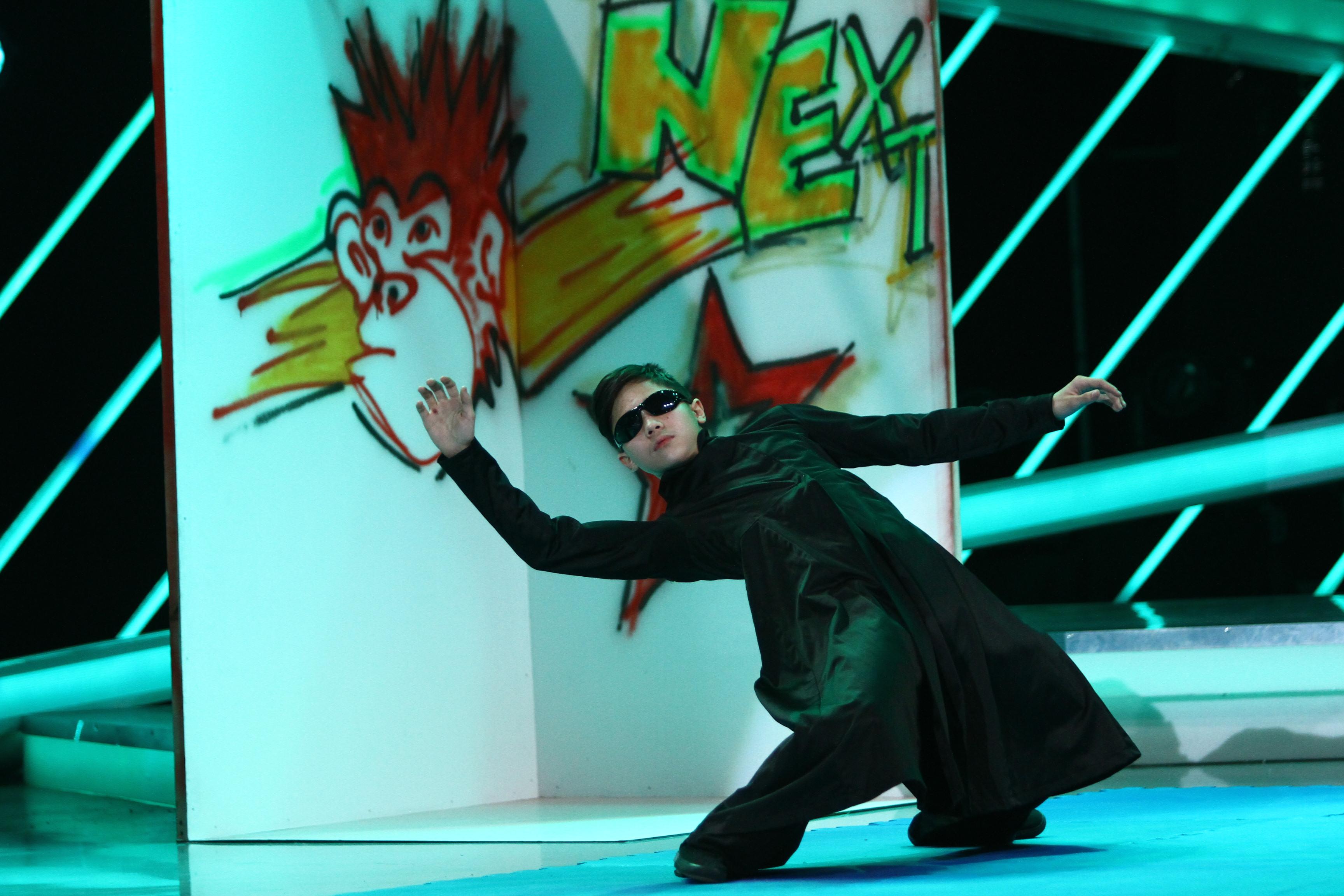 Seară excepțională la „Next Star”! Robert Hu a intrat în pielea lui Neo din „Matrix” și s-a luptat cu mult stil! Nu ai mai văzut așa ceva!