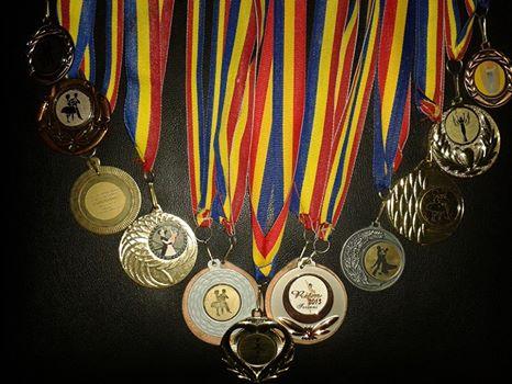 Andreea Tucaliuc, „fetița-elastic”, a crescut și adună zeci de medalii de aur. Vă mai amintiți de ea?