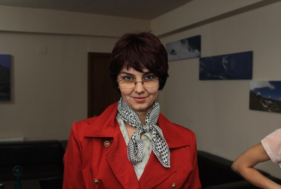 La filmările pentru show-ul Poftiți pe la noi, Roxana Ionescu și-a schimbat look-ul de mai multe ori