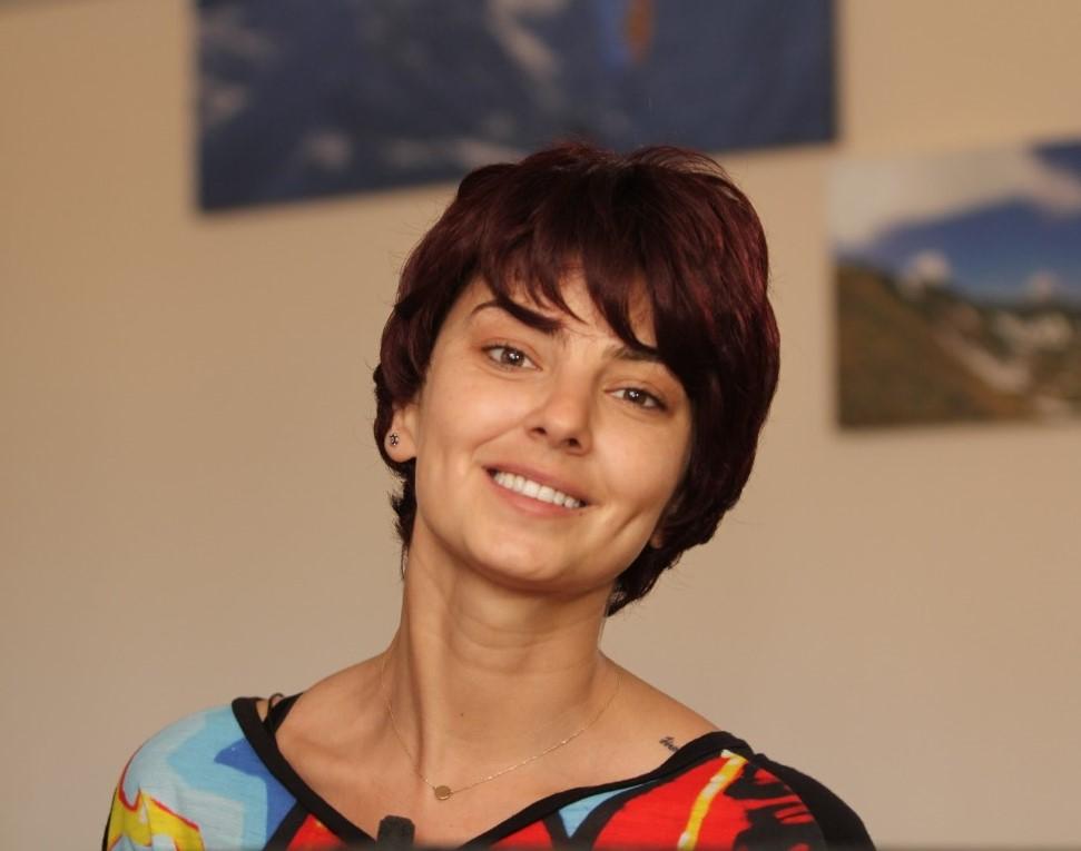 La filmările pentru show-ul Poftiți pe la noi, Roxana Ionescu și-a schimbat look-ul de mai multe ori