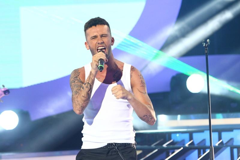 Atât de hot, încât fetele din public mai aveau puțin și leșinau! Florin Ristei i-a năucit pe toți când s-a transformat în Adam Levine!