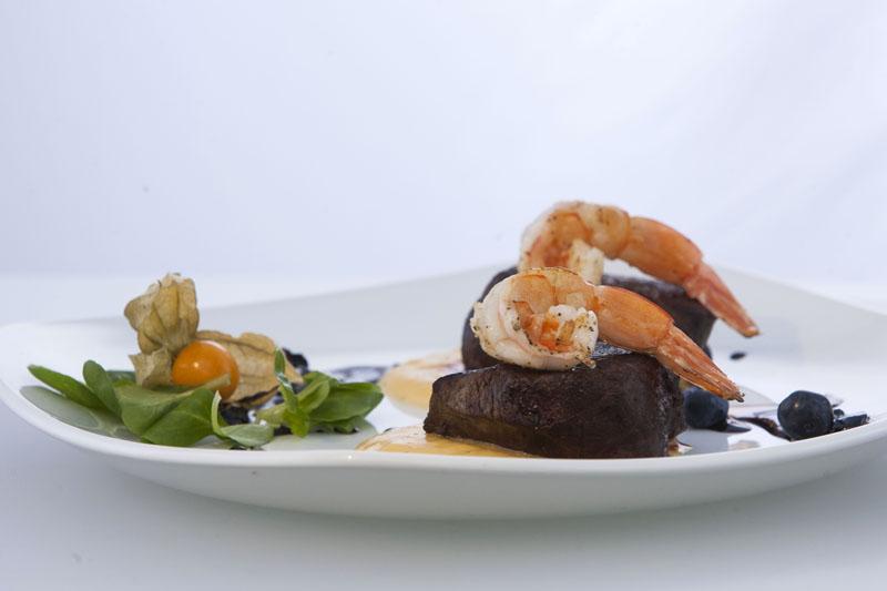 Surf & Turf: carne de caprioara si creveti cu piure de dovleac