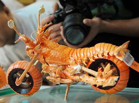Inedit! Un bucatar asiatic face motociclete din homari