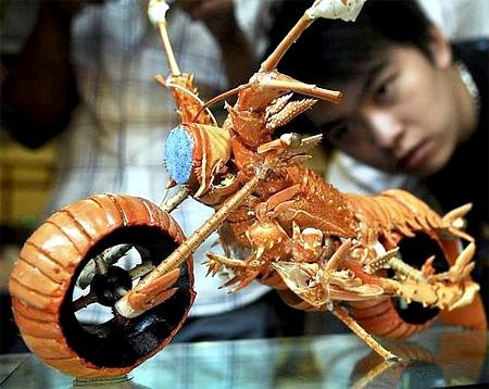 Inedit! Un bucatar asiatic face motociclete din homari