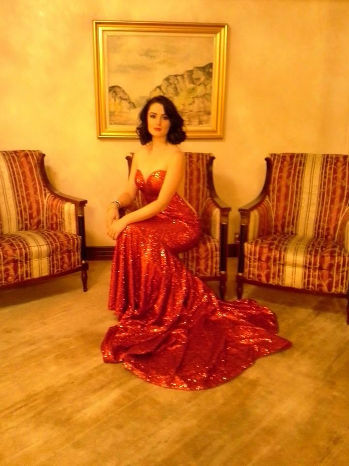Galerie FOTO: Lady in Red cu mult Factor X! Dorina Vasilașco, fata care l-a impresionat pe Ștefan Bănică, arată DEMENȚIAL