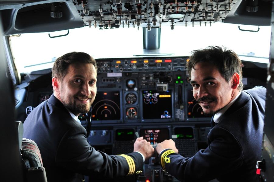 Răzvan și Dani, comandanți de zbor pentru o zi. Jurații și echipele lor au filmat la aeroport