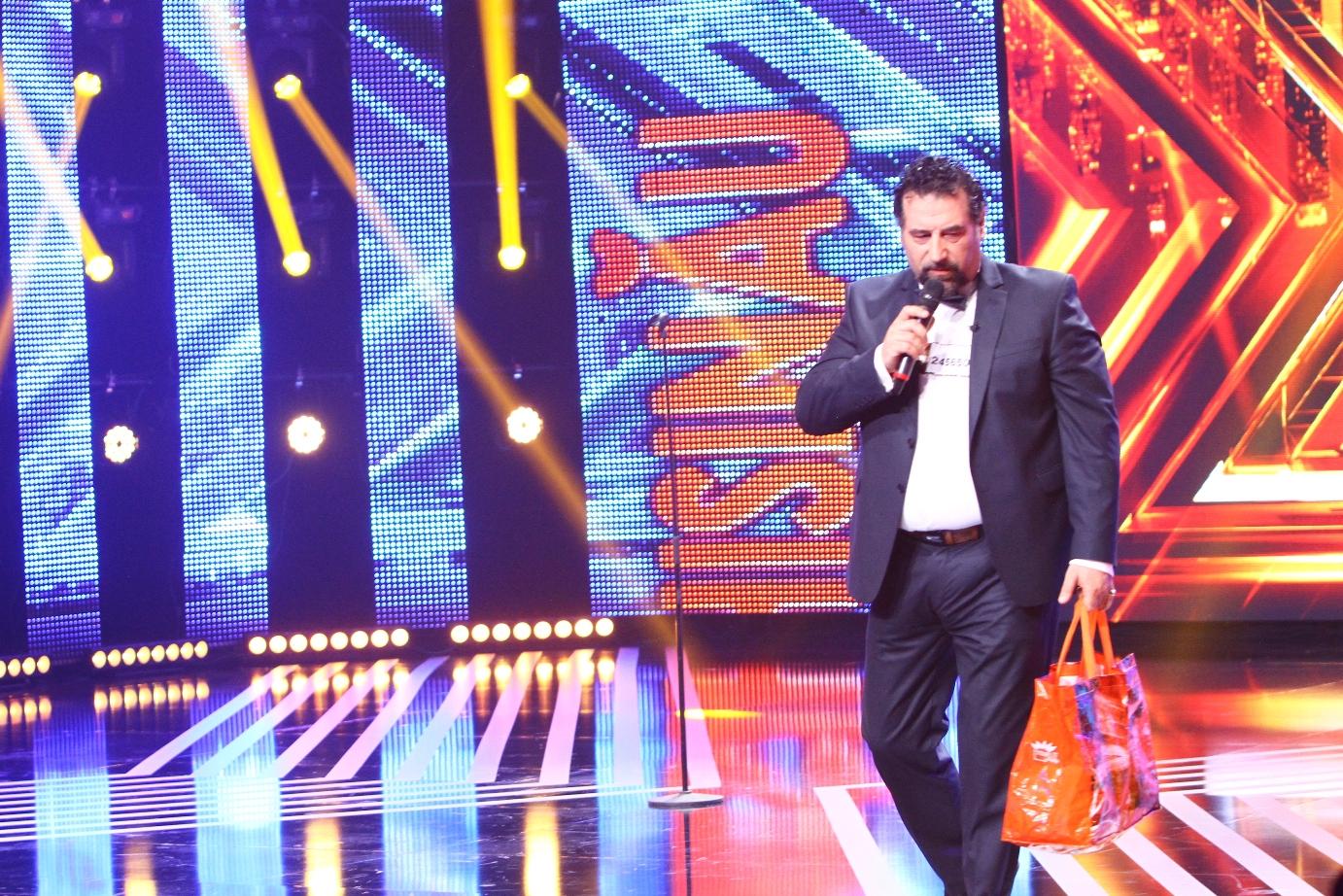 O sacoșă plină cu bomboane pentru jurații X Factor