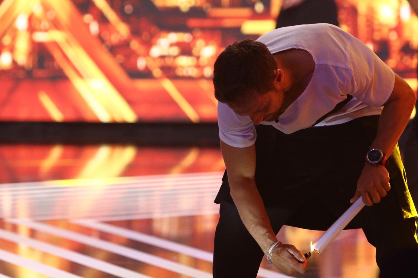 Răzvan şi Dani au dat startul unei probe de atletism pe scena X Factor. IMAGINI inedite