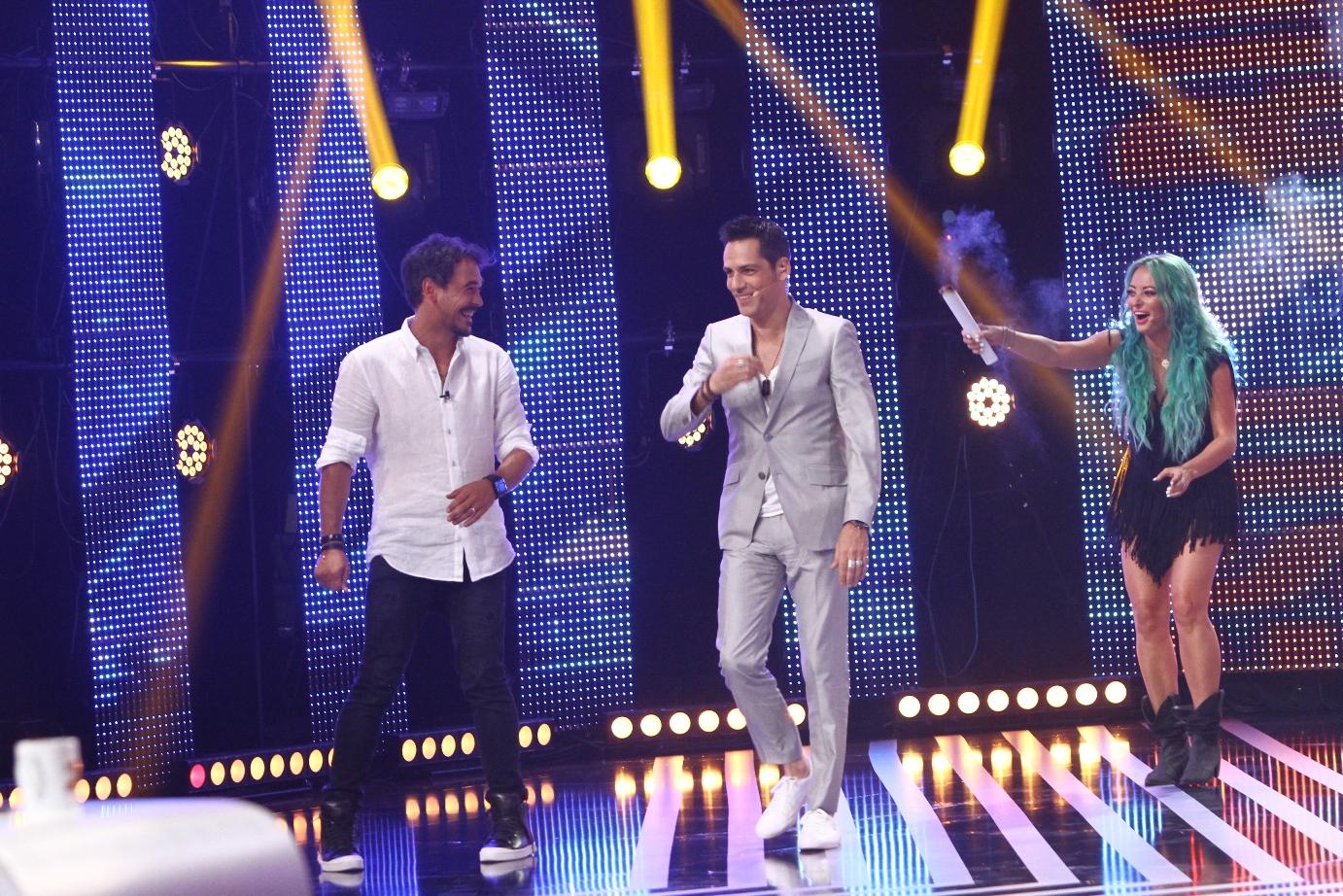 Răzvan şi Dani au dat startul unei probe de atletism pe scena X Factor. IMAGINI inedite