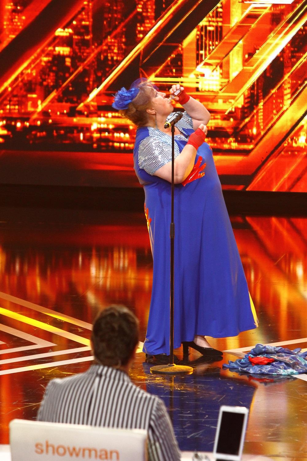 O concurentă de 52 de ani i-a compus versuri lui Ștefan Bănică la X Factor. Vezi rezumatul ediției 2