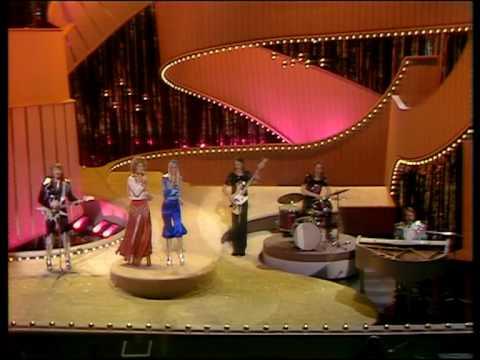 Abba cântă Waterloo pe scena Eurovision 1974