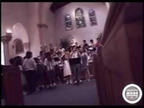 EXCLUSIV VIDEO: Dave Gahan, solistul Depeche Mode, cântă în corul unei Biserici din Los Angeles!!!
