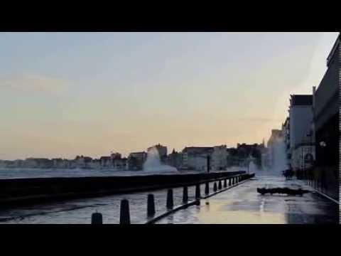 VIDEO SPECTACULOS: Franţa, lovită de valurile 