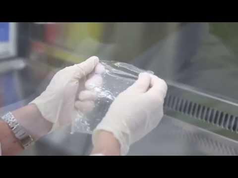 VIDEO! Produsul care va revoluționa PLĂCEREA: prezervativul din piele umană!