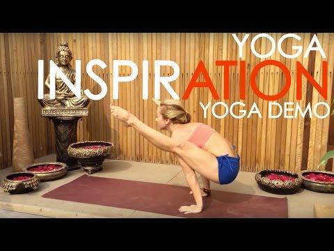VIDEO! Nu ai mai văzut asemenea poziţie: Uite cum face yoga blonda asta!
