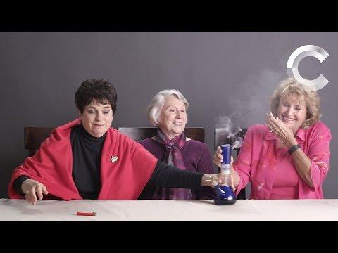 VIDEO FABULOS: Trei băbuţe fumează marijuana pentru prima oară! Cinci milioane de oameni s-au prăpădit de râs când l-au văzut