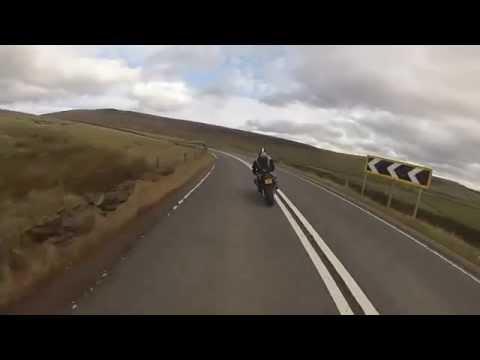 Uite ce se întâmplă cu motociclistul ăsta din cauza vitezei! (VIDEO)