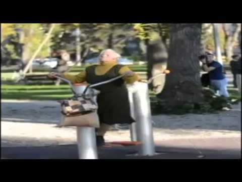 VIDEO: Bunicute care dau lectii de... sport in parc