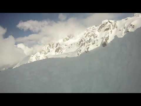 VIDEO! Un schior a fost îngropat de viu în avalanşă