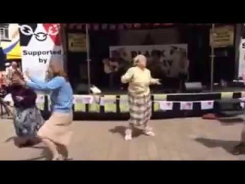 VIDEO de senzaţie! Patru BUNICUŢE dansează BESTIAL pe celebra piesă 