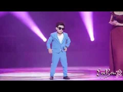 VIDEO: Un mic PSY face senzatie dansand Gangnam Style!