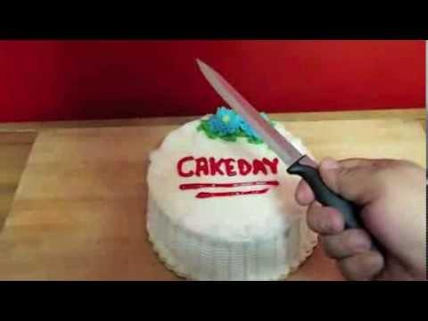 Cea mai rapidă metodă de a tăia un tort: Ai nevoie doar de AŢĂ DENTARĂ!