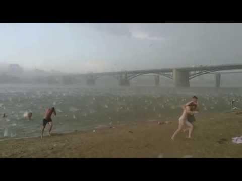 Imagini APOCALIPTICE, pe o plajă din Siberia! O furtună puternică a stârnit panică printre turiști