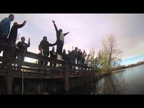 Cel mai tare bungee jumping se face de la... doi metri! VIDEO SENZAȚIONAL!