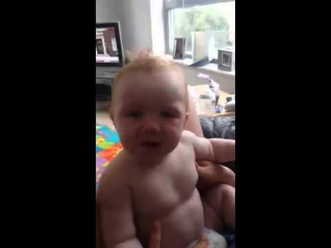 VIDEO: El este bebeluşul care iubeşte câinii şi urăşte pisicile! Reacţiile lui sunt geniale
