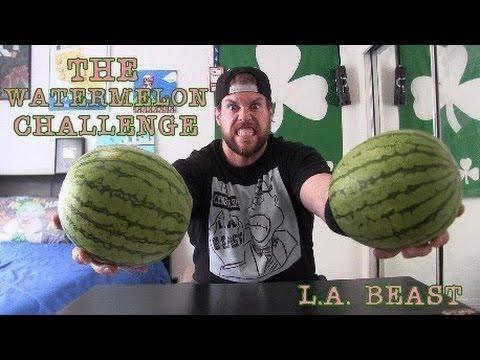 VIDEO! Un american a mâncat un pepene verde cu tot cu coajă