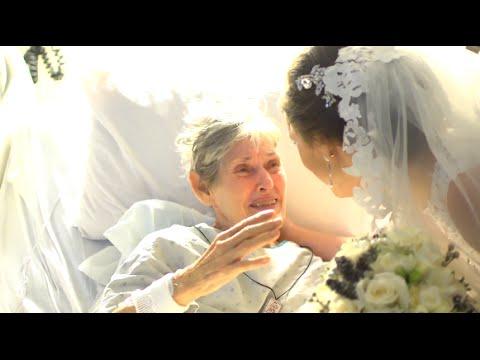 În ziua nunții, îmbrăcată în rochie de mireasă, îi face bunicii bolnave cea mai frumoasă surpriză: Un CLIP de MILIOANE de lacrimi!