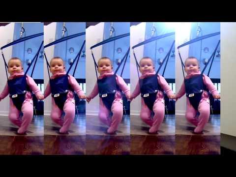Milioane de oameni au râs cu lacrimi când au văzut asta! Uite ce face acest bebeluș! (VIDEO)