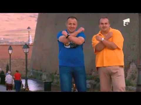 O trupa cu greutate: Tanarul Iulian si Stefan cel Barosan, cowboy de la karaoke