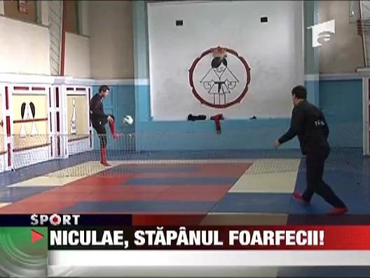 Niculae, stapanul foarfecii!